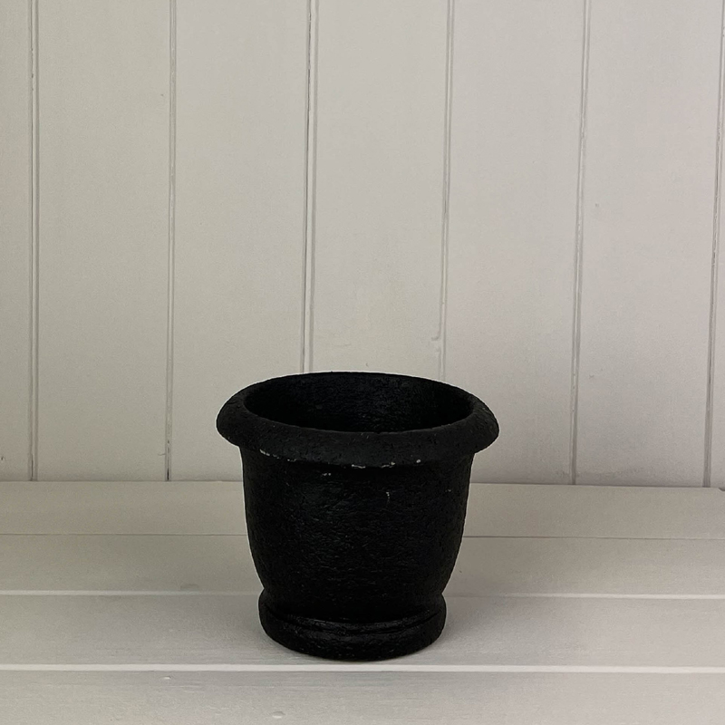 Small Round Black Cement Pot detail page